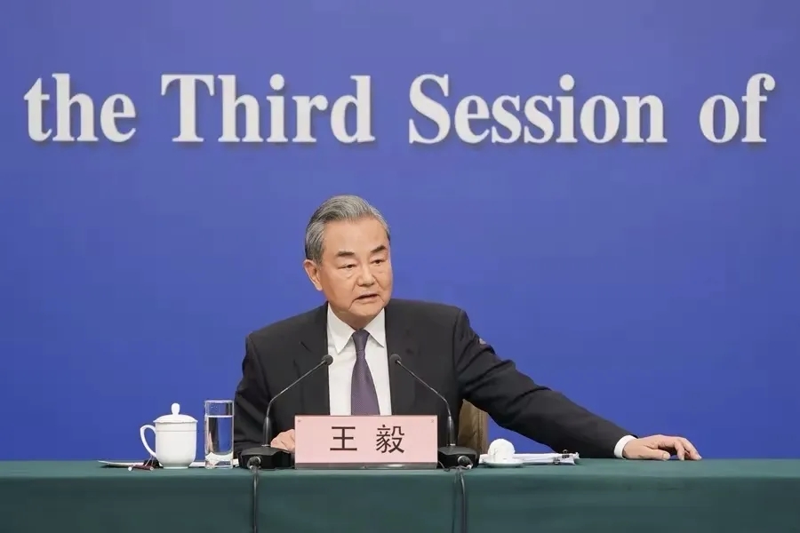 I I A B两会记者聚焦外交部长王毅介绍大国外交成果